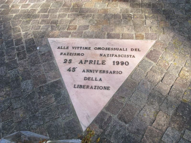 Triangolo commemorativo